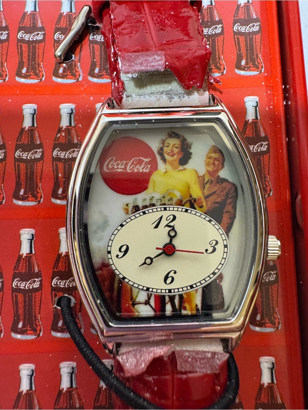 Coca Cola Watch in a Collectable Refrigerator Tin - Picture 3 of 4